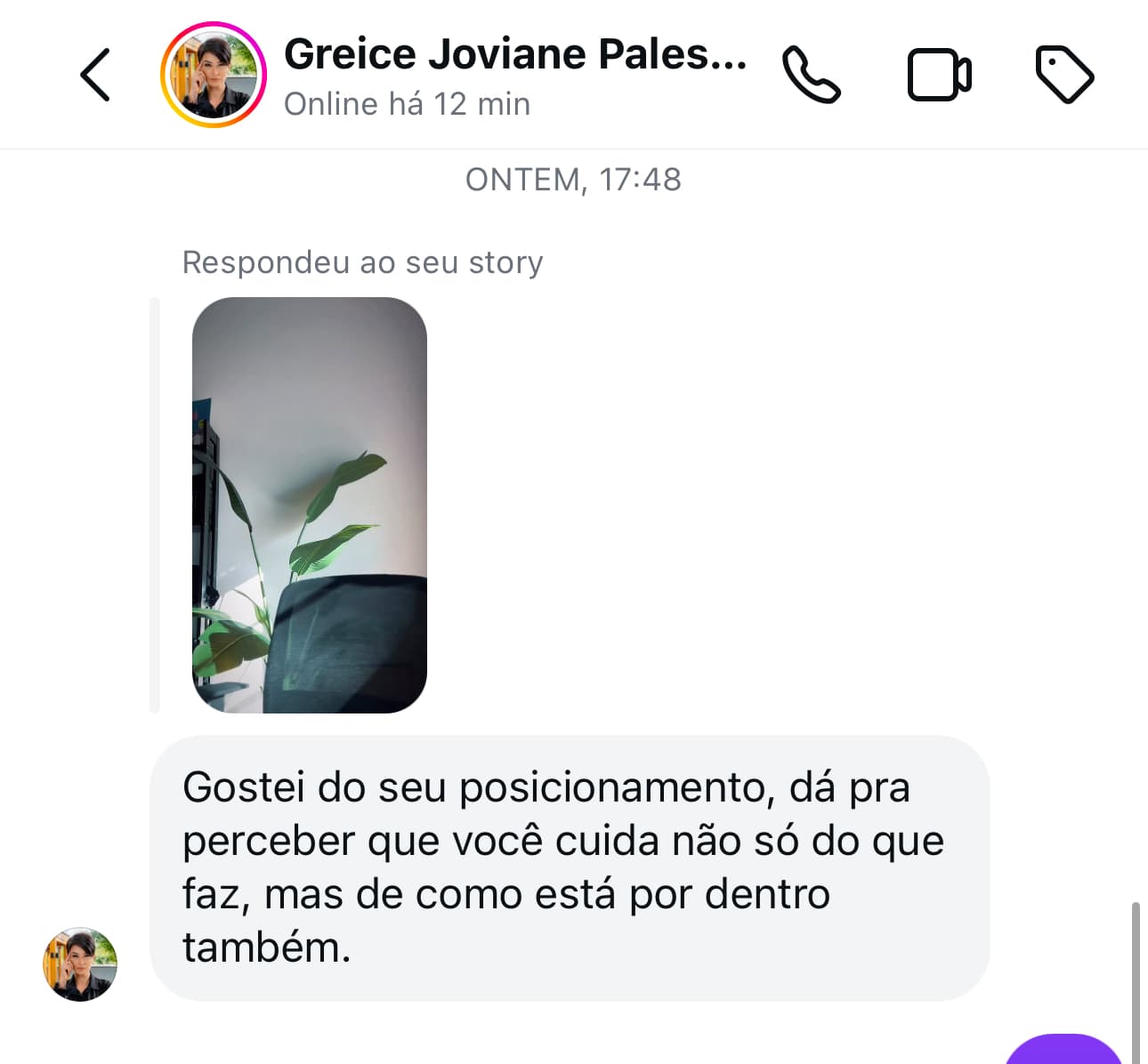 Print de mensagem no Instagram elogiando o posicionamento e o cuidado na comunicação.